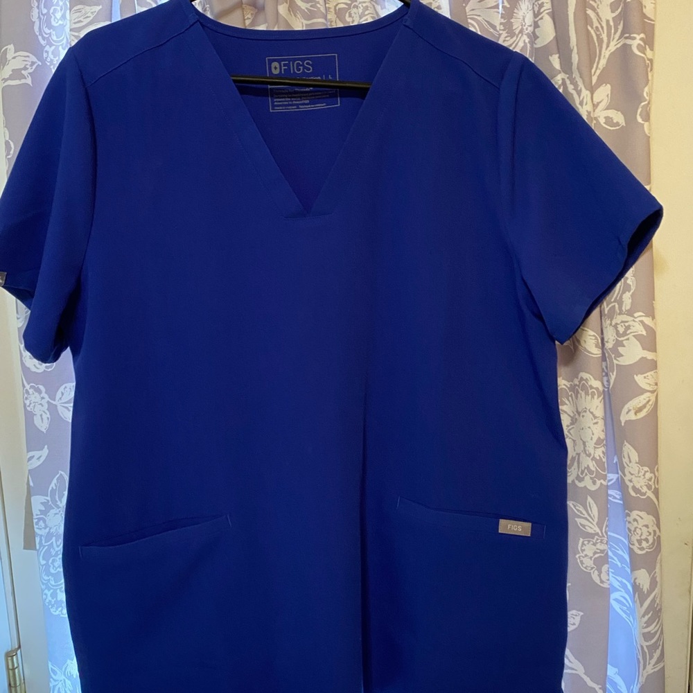 Figs scrub top
